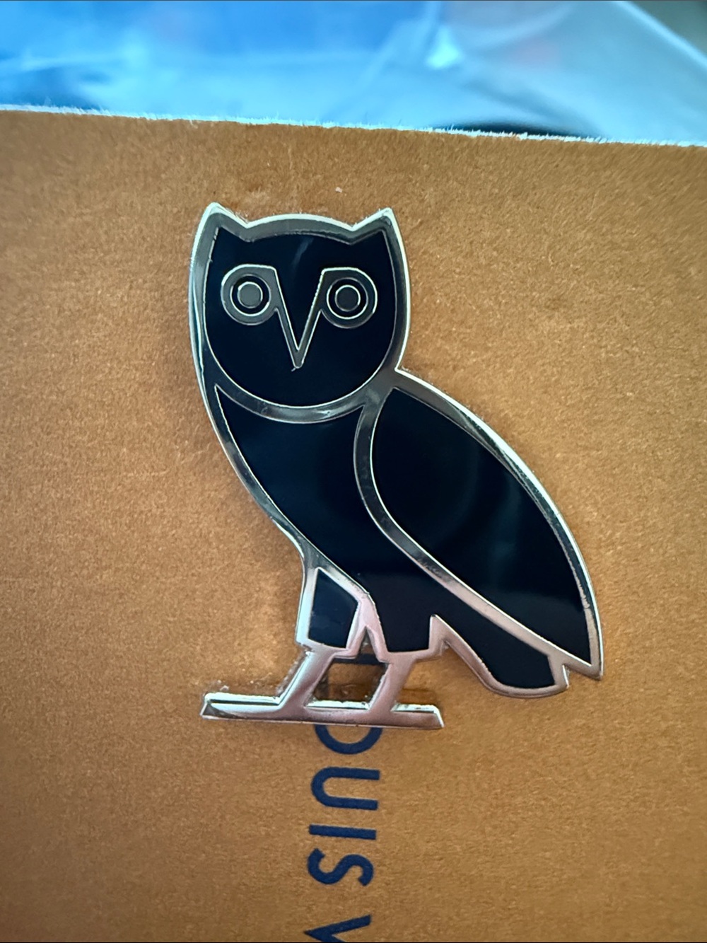 OVO owl gold & black enamel pin